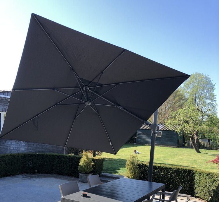 platinum-challenger-t2-premium-zweefparasol-300x30+(1)