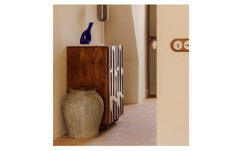 aparador-bajo-2-puertas-de-madera-de-mango-even-1-a