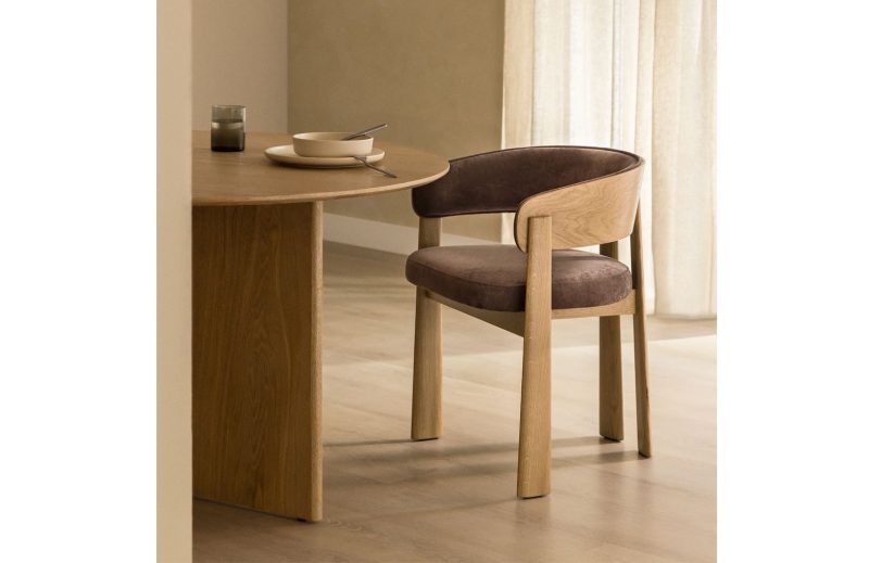silla-de-comedor-en-madera-de-roble-y-tapizada-olea-Ac