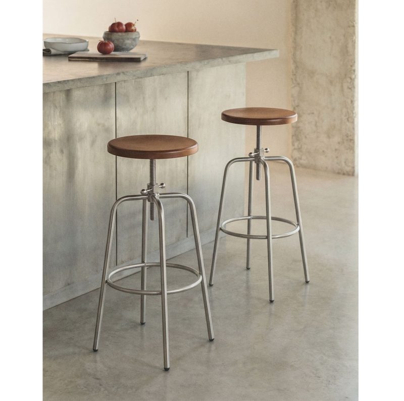 taburete-alto-regulable-en-acero-inoxidable-y-madera-de-haya-bangalore A
